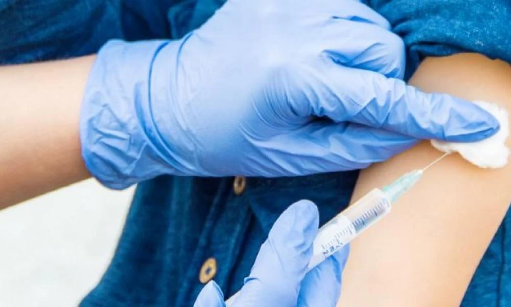 Συνεχίζεται με εντατικούς ρυθμούς η επιχείρηση «πειθώ» - "Στενεύουν τα περιθώρια" για τους ανεμβολίαστους